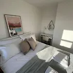 Entire Cosy Home In Liverpool Marina